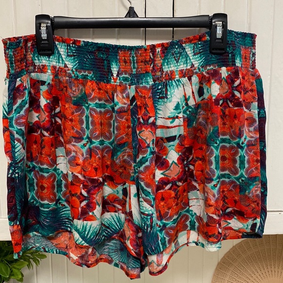 Mossimo Elastic Waist Loose Fit Shorts - XL - Picture 1 of 3